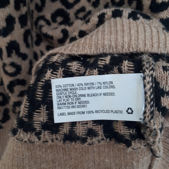 *Sold* Leopard print sweater - Picture 4 of 4